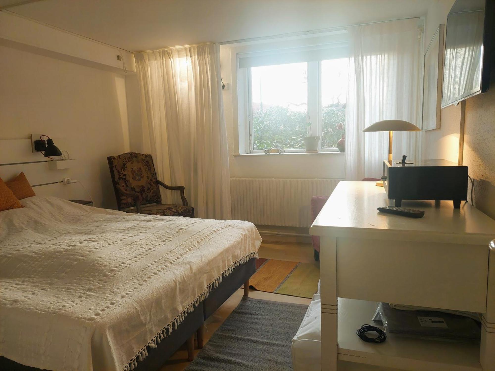 Rosa, Dobblebed, Own Kitchen, Own Bath And Own Entrance Privat overnatting *