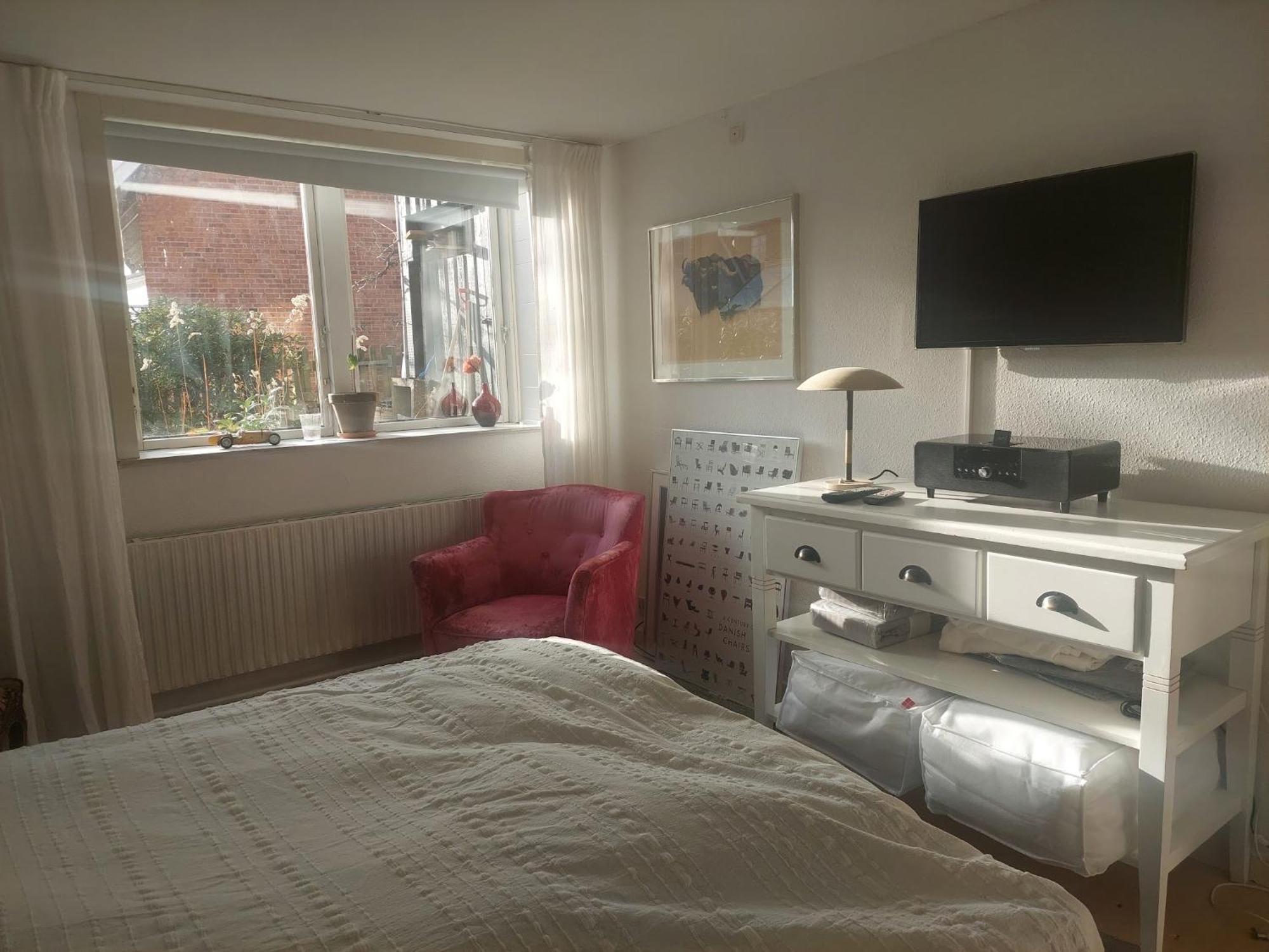 Privat overnatting Rosa, Dobblebed, Own Kitchen, Own Bath And Own Entrance *
